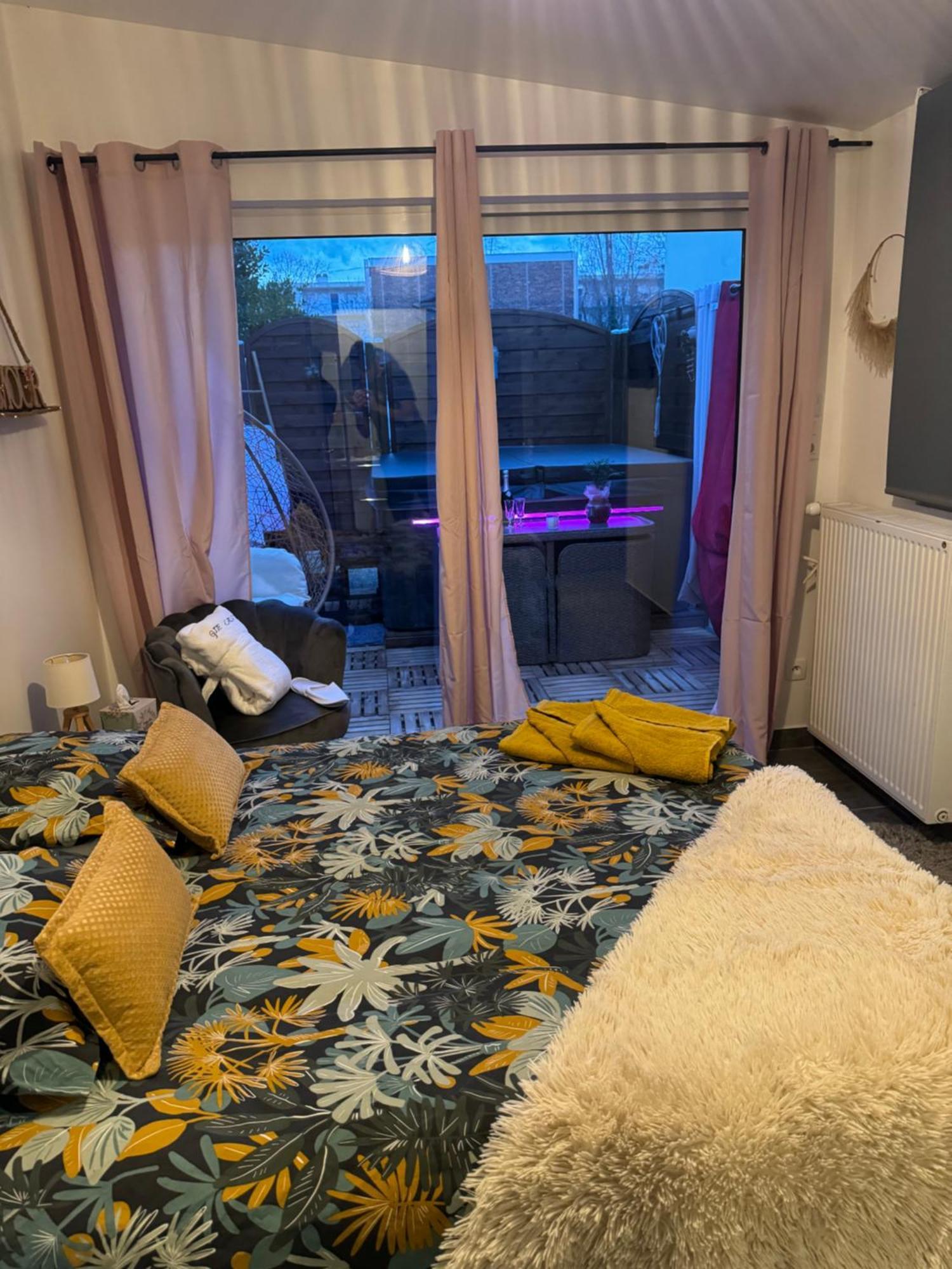 & Casanou Apartment